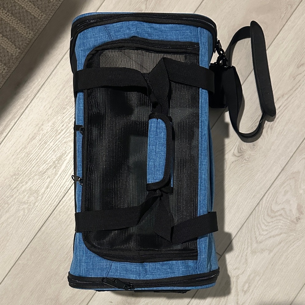 Pet Carrier - Picture 4 of 8